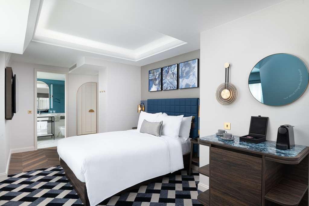 Lost Property St Pauls London, Curio Collection By Hilton Chambre photo