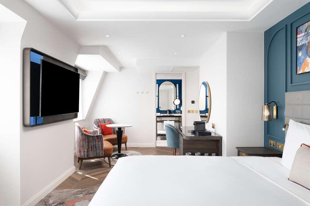 Lost Property St Pauls London, Curio Collection By Hilton Chambre photo